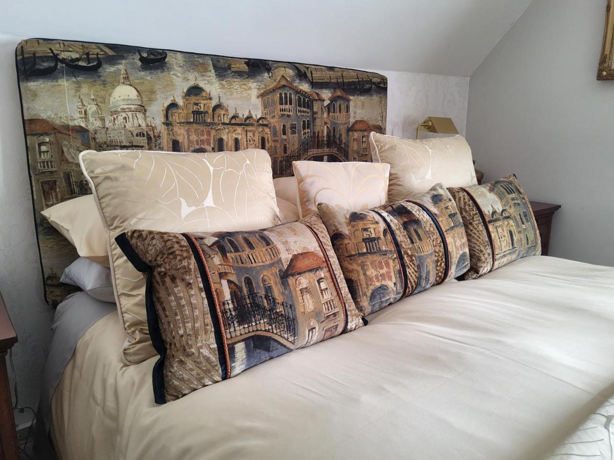 Divine Cottage Баликасъл Екстериор снимка